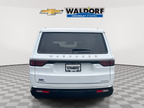 Used 2023 Jeep Wagoneer L Series III w/ Premium Group I image 5