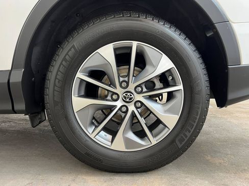 Used 2017 Toyota RAV4 XLE AWD/4WD image 31