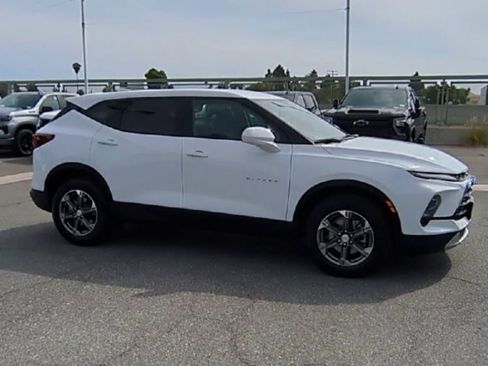 Used 2025 Chevrolet Blazer LT image 9