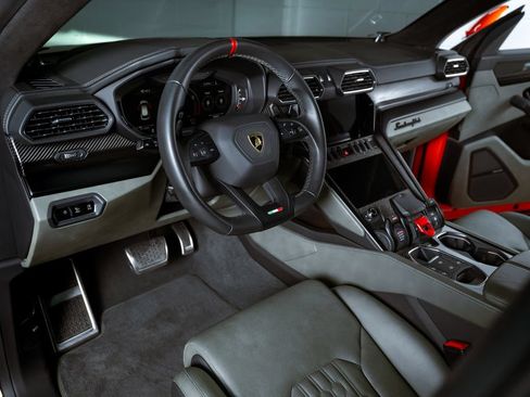 Used 2024 Lamborghini Urus S AWD/4WD image 9