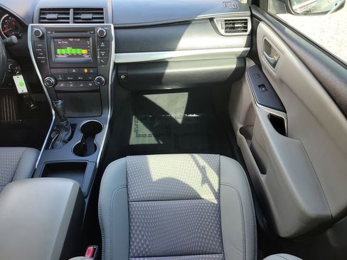 Used 2015 Toyota Camry SE image 12