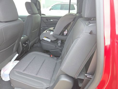 Used 2025 Chevrolet Traverse LT w/ Driver Confidence Package AWD/4WD image 12