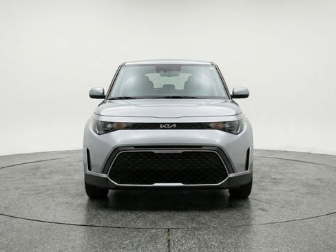 Used 2025 Kia Soul LX w/ LX Technology Package image 2
