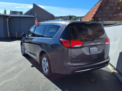 Used 2017 Chrysler Pacifica Touring-L Plus image 5