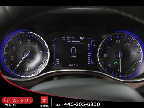 Used 2024 Chrysler Voyager LX image 8