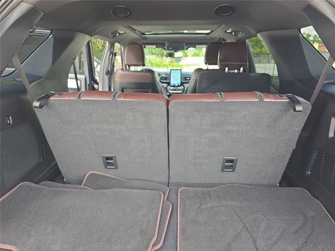 Used 2021 Ford Explorer Platinum w/ Equipment Group 601A AWD/4WD image 30