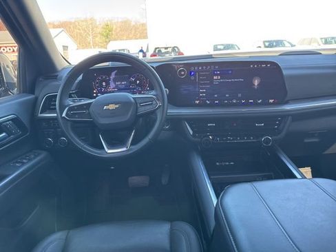 Used 2025 Chevrolet Suburban Z71 AWD/4WD image 19