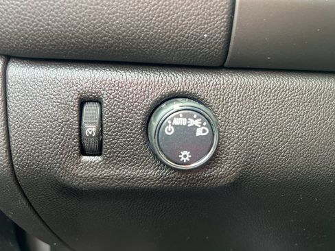 Used 2019 Chevrolet Colorado LT w/ Redline Special Edition RWD image 17
