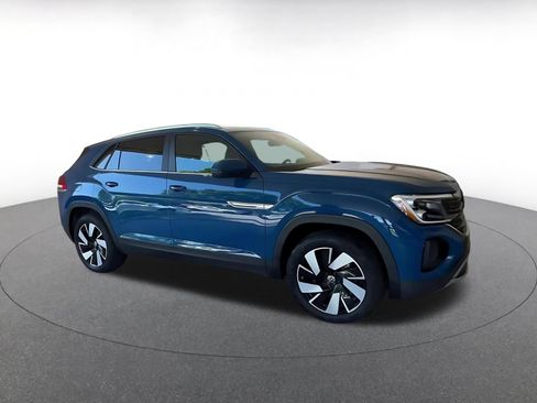 Used 2026 Volkswagen Atlas Cross Sport SE AWD/4WD image 2
