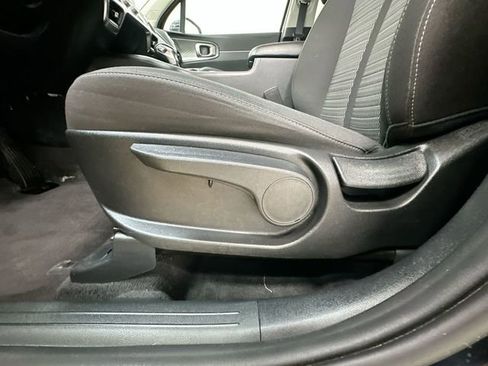 Used 2023 Kia Sorento LX FWD image 15