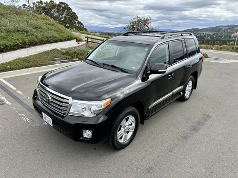 Used 2015 Toyota Land Cruiser image 2