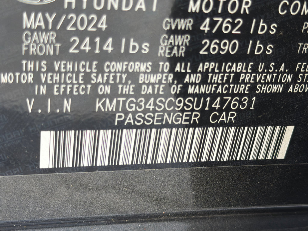 Used 2025 Genesis G70 2.5T RWD image 32