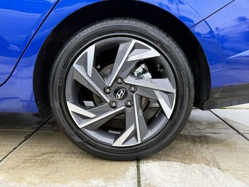 Certified 2025 Hyundai Elantra SEL FWD image 8