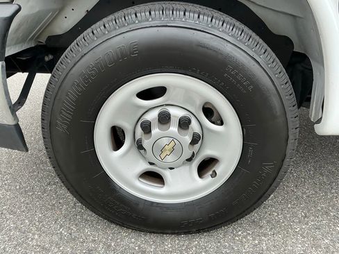 Used 2024 Chevrolet Express 2500 w/ Driver Convenience Package image 26