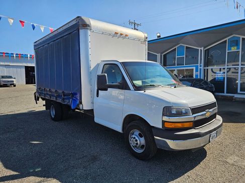 Used 2014 Chevrolet Express 3500 Extended w/ Chrome Appearance Package image 1