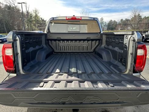 Used 2024 GMC Canyon Denali image 14