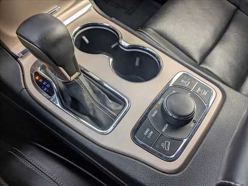 Used 2017 Jeep Grand Cherokee Overland w/ Jeep Active Safety Group image 15