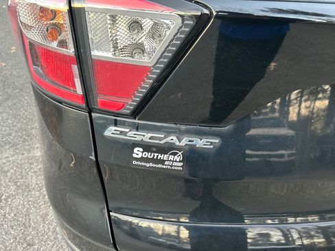 Used 2018 Ford Escape SE w/ SE Sync 3 Package image 11