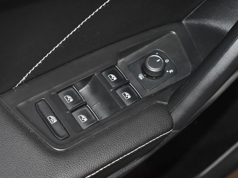 Used 2024 Volkswagen Tiguan SE image 5