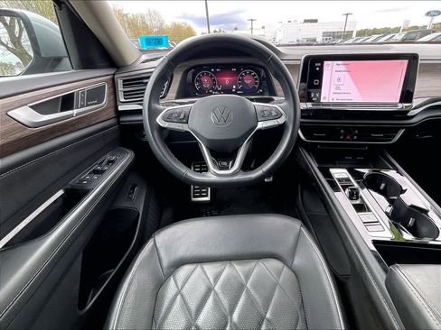 Used 2024 Volkswagen Atlas SEL Premium R-Line AWD/4WD image 17