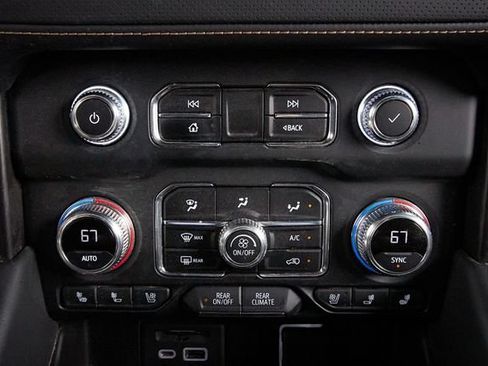 Used 2021 GMC Yukon XL AT4 w/ AT4 Premium Plus Package AWD/4WD image 19
