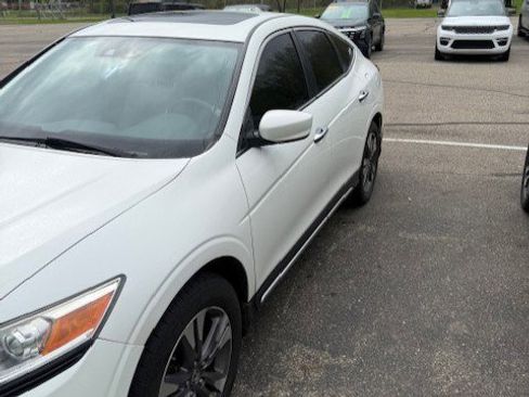 Used 2015 Honda Crosstour EX-L image 2