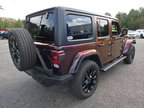 Used 2024 Jeep Wrangler Unlimited Sahara w/ Technology Group AWD/4WD image 7