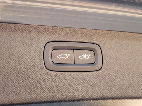 Used 2022 Volvo XC90 T6 Momentum w/ Advanced Package image 42