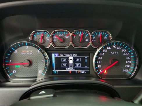 Used 2018 Chevrolet Silverado 1500 LT w/ All Star Edition AWD/4WD image 11