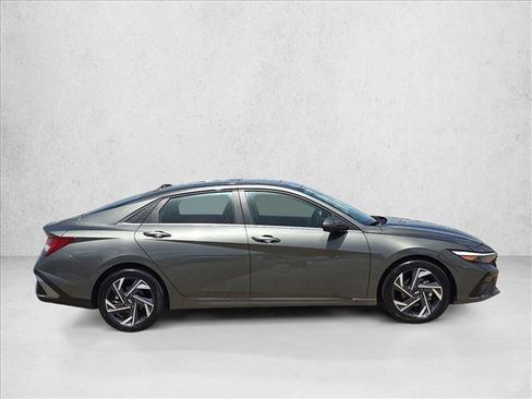 Used 2024 Hyundai Elantra Limited FWD image 4