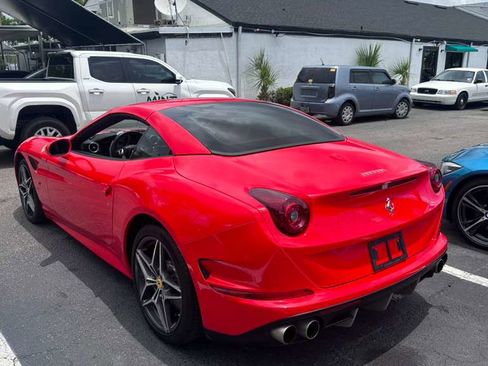 Used 2015 Ferrari California T RWD image 9