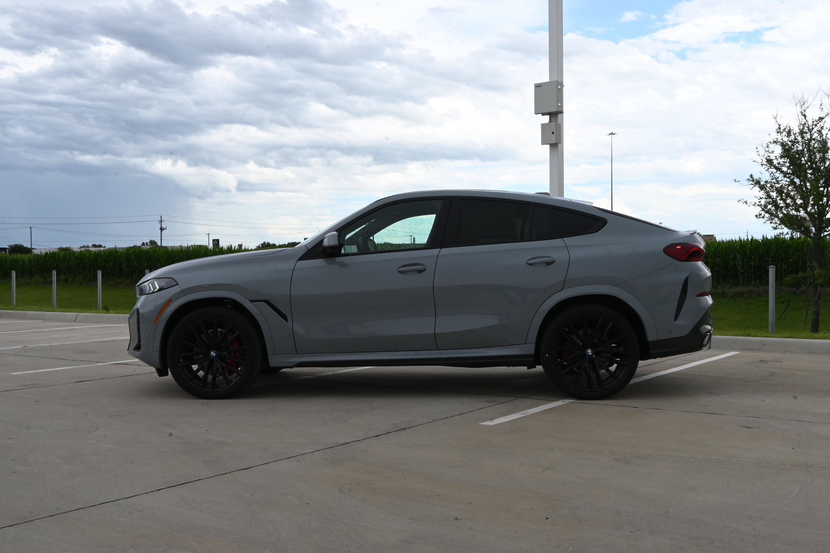 New 2027 BMW X6 xDrive40i w/ Climate Comfort Package AWD/4WD image 5