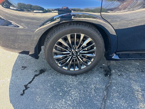 Certified 2024 INFINITI QX80 Sensory AWD/4WD image 32