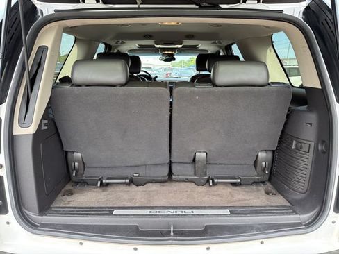 Used 2009 GMC Yukon Denali RWD image 29