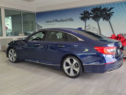 Used 2019 Honda Accord Touring image 3