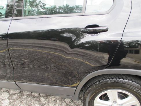 Used 2019 Chevrolet Trax LS FWD image 15