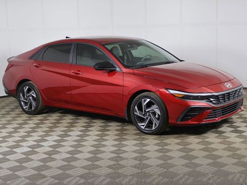 Used 2025 Hyundai Elantra Sport FWD image 2
