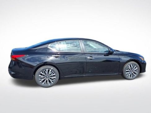 New 2025 Nissan Altima 2.5 SV image 8