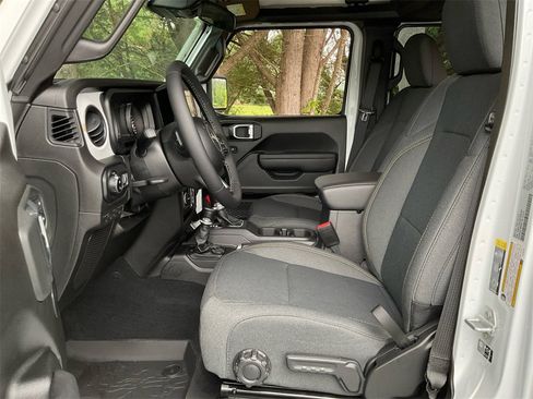 New 2025 Jeep Gladiator Sport image 30