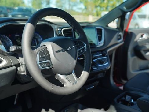 New 2026 Chrysler Voyager LX image 25