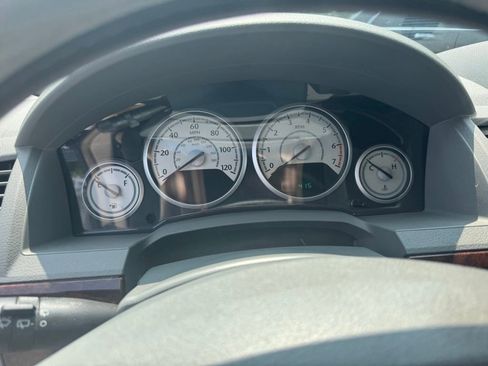 Used 2010 Chrysler Town & Country LX image 33