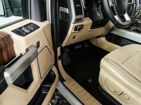 Used 2017 Ford F150 Lariat w/ Equipment Group 502A Luxury image 7