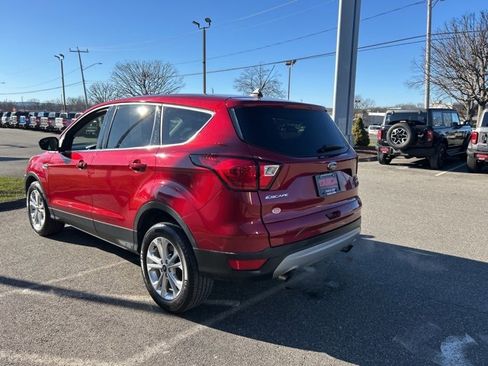 Used 2019 Ford Escape SE image 5