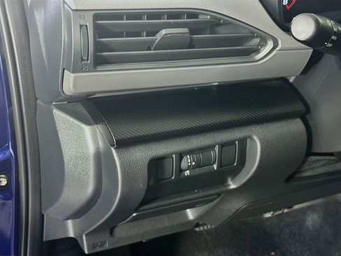 Used 2024 Subaru Crosstrek 2.0i image 10