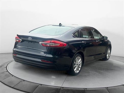 Used 2020 Ford Fusion SE image 5