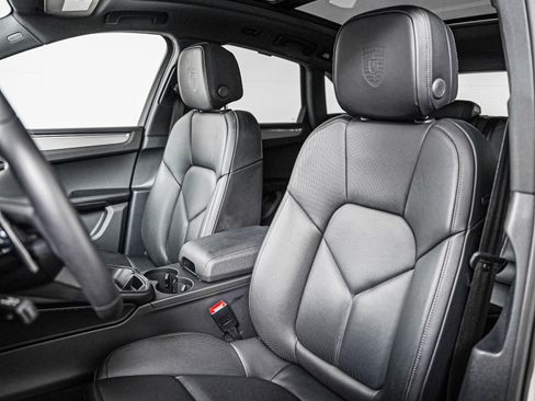 Certified 2026 Porsche Macan AWD/4WD image 5
