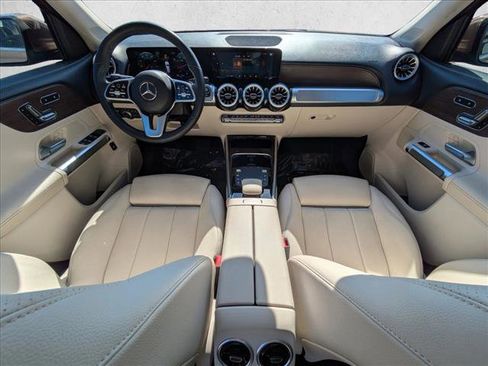 Used 2022 Mercedes-Benz GLB 250 image 25