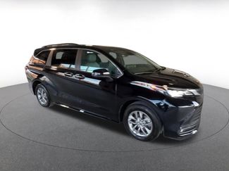 Used 2025 Toyota Sienna XLE video 2