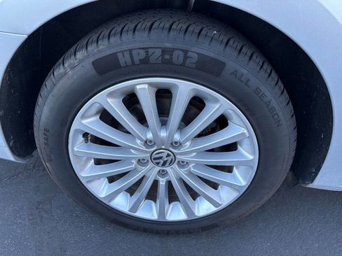 Used 2017 Volkswagen Passat 1.8T SE w/ SE Lighting Package image 9