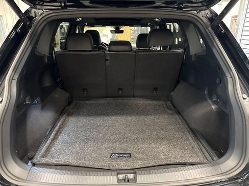 Certified 2024 Volkswagen Tiguan SEL R-Line AWD/4WD image 2